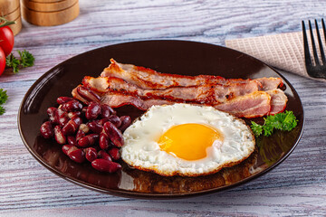 English breakfast with egg, bean and bacon