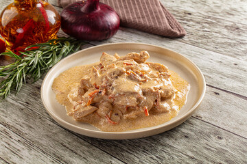Roasted chicken fillet with cream sauce