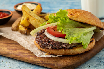 Smash burger with cheddar cheese and caramelized onions, served with fries