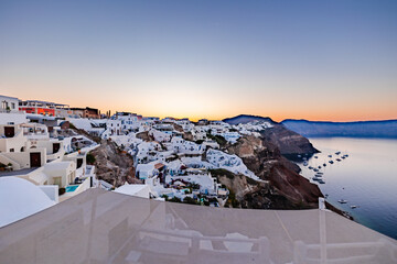 oia village santorini greece