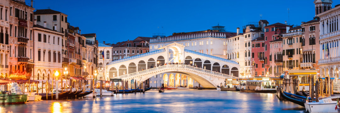 Panoramic of Rialto bridge at night, Venice