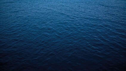 Obraz premium Tranquil blue ocean waters under clear skies, ideal backdrop for relaxation