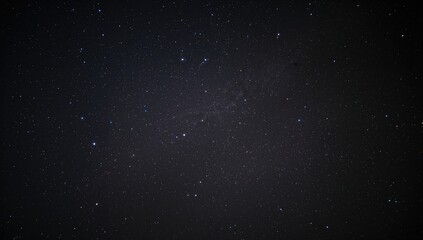 Obraz premium Sky filled with stars against a dark backdrop, ideal for astronomy exploration