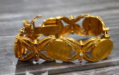 A bracelet with gold coins of King George V gold sovereign coins, features King George V and the classic St. George and the Dragon, wristband accessories of precious metal jewelry, Gold price, value