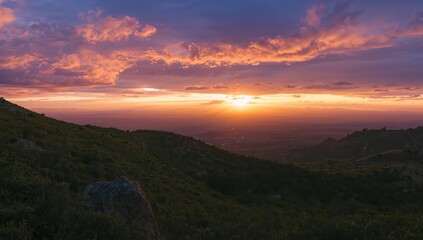 Fototapeta premium Breathtaking view with peaceful surroundings, colorful dusk, and striking illumination.