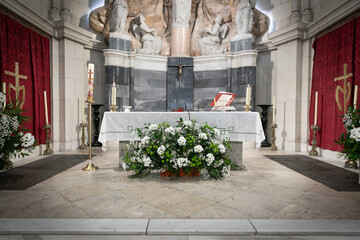 arquitectura, house of god, interiors, religiones, arco, edificio, catedral, capilla, entrada, viejo, puerta, europa, interior, ciudad, estilo, de lujo, alfombra, historicas, iglesia, religioso, altar