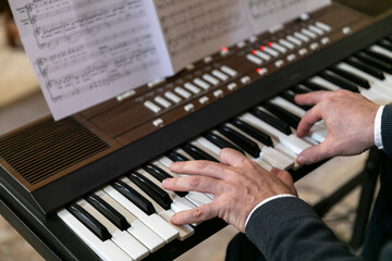 piano, m&uacute;sica, teclado, mano, pianista, instrumento, jugada, m&uacute;sico, clave, musical, cl&aacute;sica, ruido, jazz, negro, blanco, dedo, sintetizador, artista, concierto, m&uacute;sica