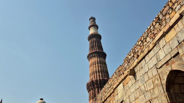 qutub minar with blue sky