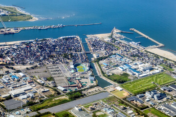 富山市の岩瀬浜付近を空撮