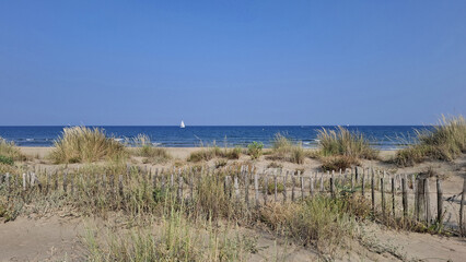 La grande plage de sable entre S&egrave;te et Marseillan dans le d&eacute;partement de l'H&eacute;rault en France
