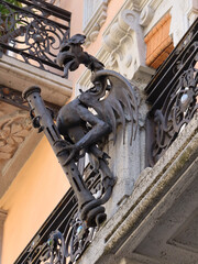 Sculpture sur une fa&ccedil;ade &agrave; Milan