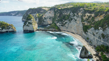 Vibrant coastal scenery, Spectacular limestone cliffs over water Nusa Penida Diamond Beach Bali 