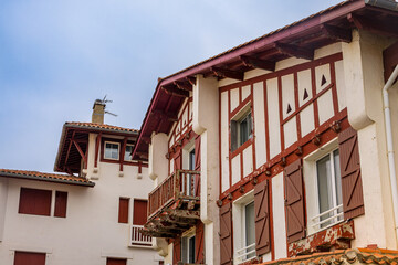 Dans les rues de Saint-Jean-de-Luz au pays Basque en France