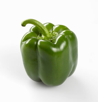 Gr&uuml;ne Paprika,isoliert auf weiss