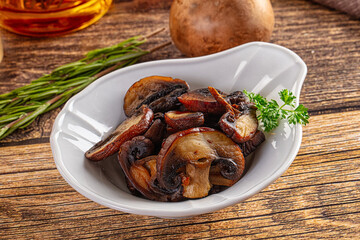 Fried champignon slices in the plate