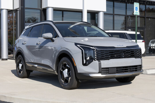 Kia Sportage Hybrid EX AWD SUV display. Kia offers the Sportage with a 1.6L Turbocharged Hybrid powertrain. MY:2026