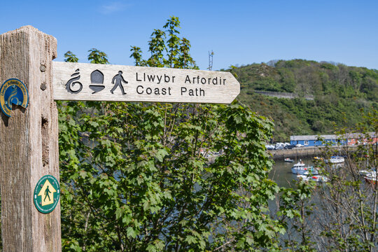 Sign for the Coast Path hiking way in English and Welsh.