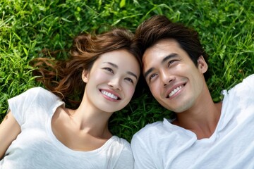 Fototapeta premium Young couple enjoying time together on a sunny day in a green park