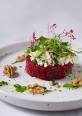 Risotto buraczane z kozim serem i orzechami