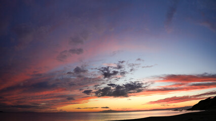 冬の和田長浜海岸の夕焼け　相模湾越しの天城山の絶景