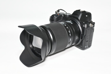 ミラーレス一眼カメラとズームレンズのセット