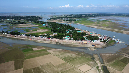 Bangladesh faces flooding and crop damage due to sudden water inflow from India, affecting riverside communities and agricultural lands.Bangladeshi farmers cannot grow crops as floodwaters flood 