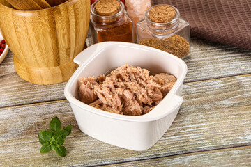 Canned tuna fish in the bowl