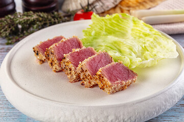 Tuna tataki roasted and raw