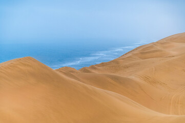 Le Désert Du Namib rencontre l'Océan Atlantique en Namibie