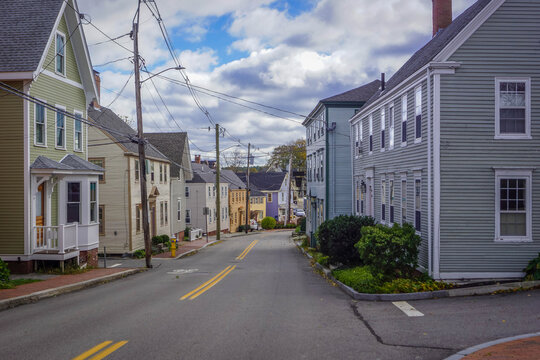 Old cozy street in New England town of Portsmouth, NH, with colonial history building in United States of America.
