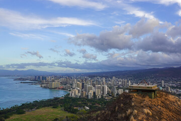 Obraz premium Expansive aerial style view of Waikiki city beaches and volcanic crater