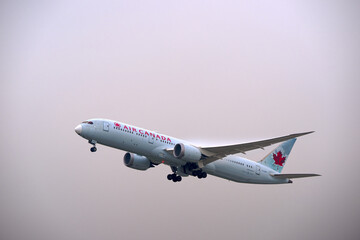Fototapeta premium Air Canada passenger airplane type Boeing 787-9 Dreamliner registration C-FGDT taking off from Swiss Zürich Airport on a foggy autumn day. Photo taken November 7th, 2025, Zurich Kloten, Switzerland.