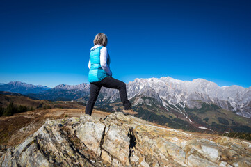 Eine Wanderin Die Auf Einem