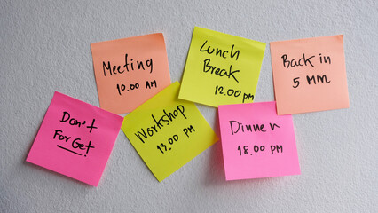 Meeting, Workshop, Dinner, Lunch Break written on a memo.