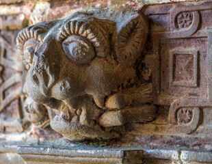 Décoration murale dans l'église de l'enclos paroissial de Guimiliau, Bretagne, France