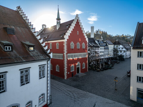 Ravensburg, Deutschland: Sonnenaufgang hinter dem Rathaus