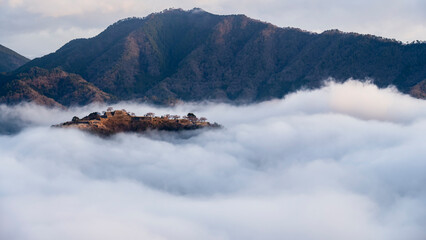 兵庫県朝来市の竹田城と雲海
