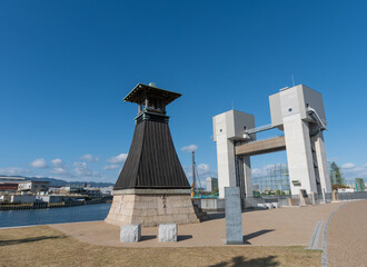 兵庫県西宮市 新川水門と移設後の今津灯台