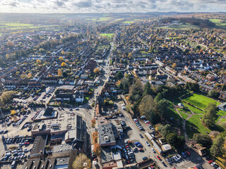 Fototapeta premium Elevated aerial capture of Alton town centre and High Street in Alton, Hampshire.