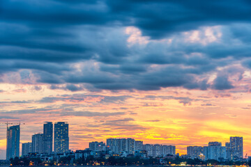 Obraz premium West Lake Hanoi at Sunset
