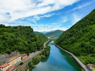 Fototapeta premium Serchio River Valley near Borgo a Mozzano, Tuscany, Italy — Scenic Green Hills and Tranquil Water