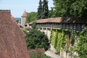 Stadtmauer mit Wehrturm in Rothenburg