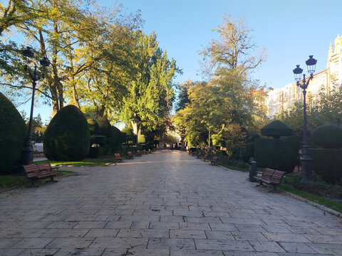 Paseo del Espol&oacute;n, Burgos, Espa&ntilde;a en oto&ntilde;o