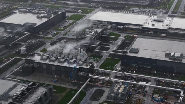 New data center for Cloud services and AI infrastructure.