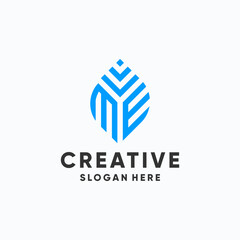 Obraz premium Modern Geometric Letter Logo with Gradient Colors for Branding