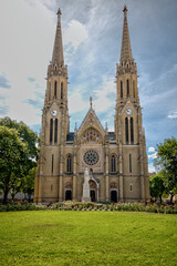 Obraz premium Budapest, Hungary - July 28, 2025: he Church of Saint Elizabeth of Hungary in the Rózsák tere district, with its prominent Neo-Gothic twin spires and rose window, stands in full view on a sunny aftern