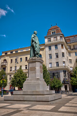 Fototapeta premium Bronze statue of a figure standing on a pedestal in Budapest, Hungary 