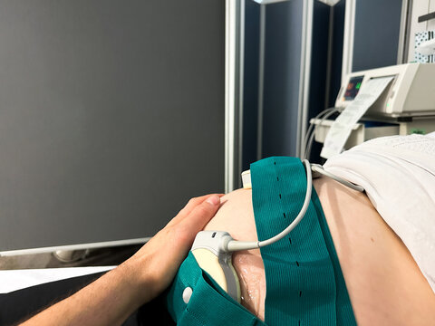 Expecting parents monitoring fetal heartbeat in hospital