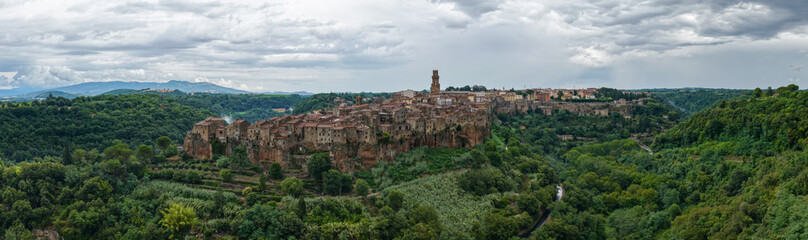 Fototapeta premium Pitigliano Skyline - Pitigliano, Italy