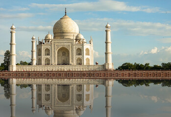 Fototapeta premium The Taj Mahal, an iconic white marble mausoleum in Agra, India, symbolizing eternal love and a UNESCO World Heritage Site.